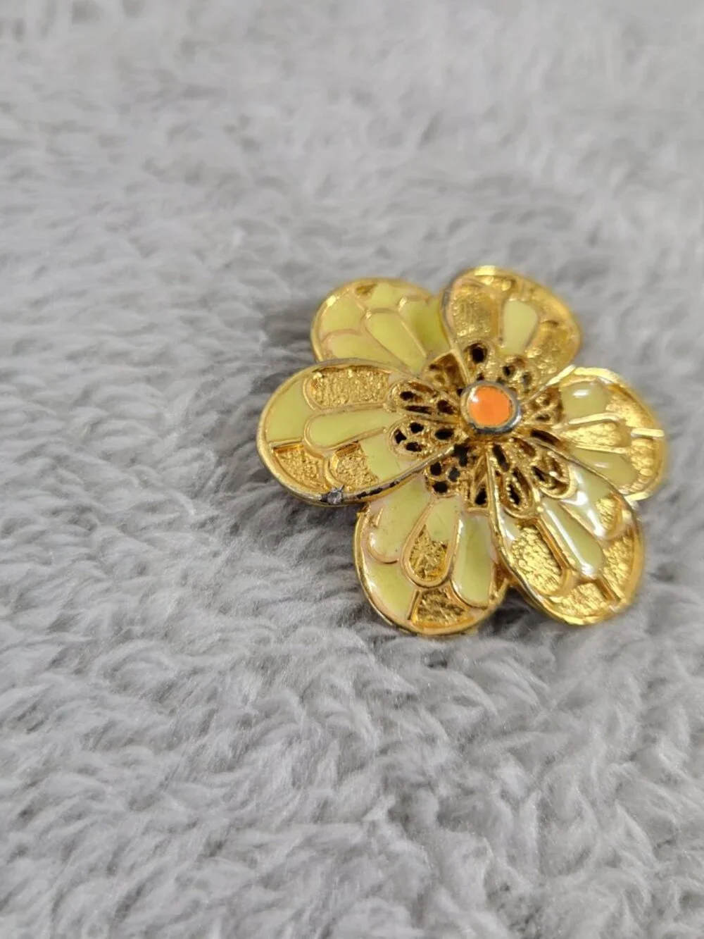 Vintage Style Yellow Enamel Flower Brooch Gold Tone Filigree Floral Pin P8E